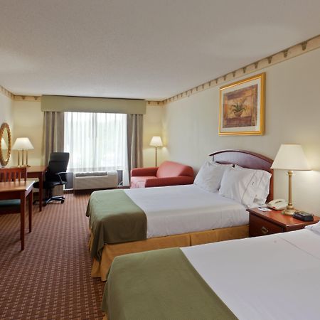 Holiday Inn Express Hotel & Suites-North East By Ihg Exterior photo
