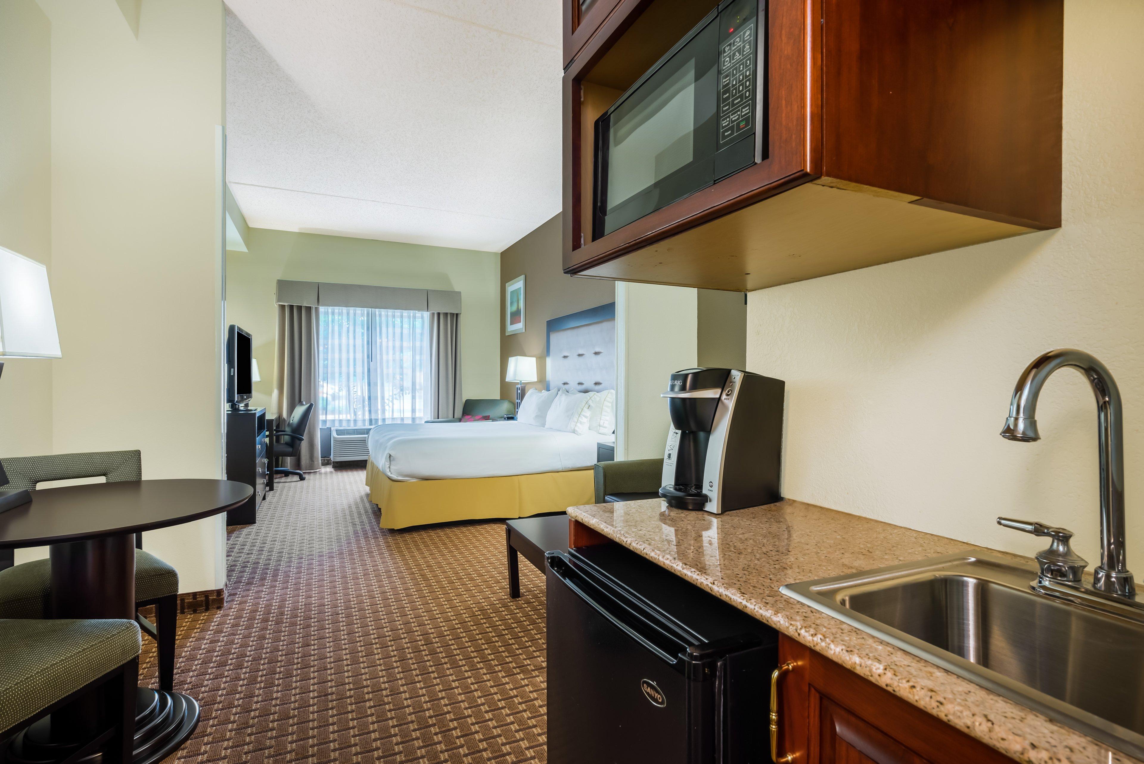 Holiday Inn Express Hotel & Suites-North East By Ihg Exterior photo