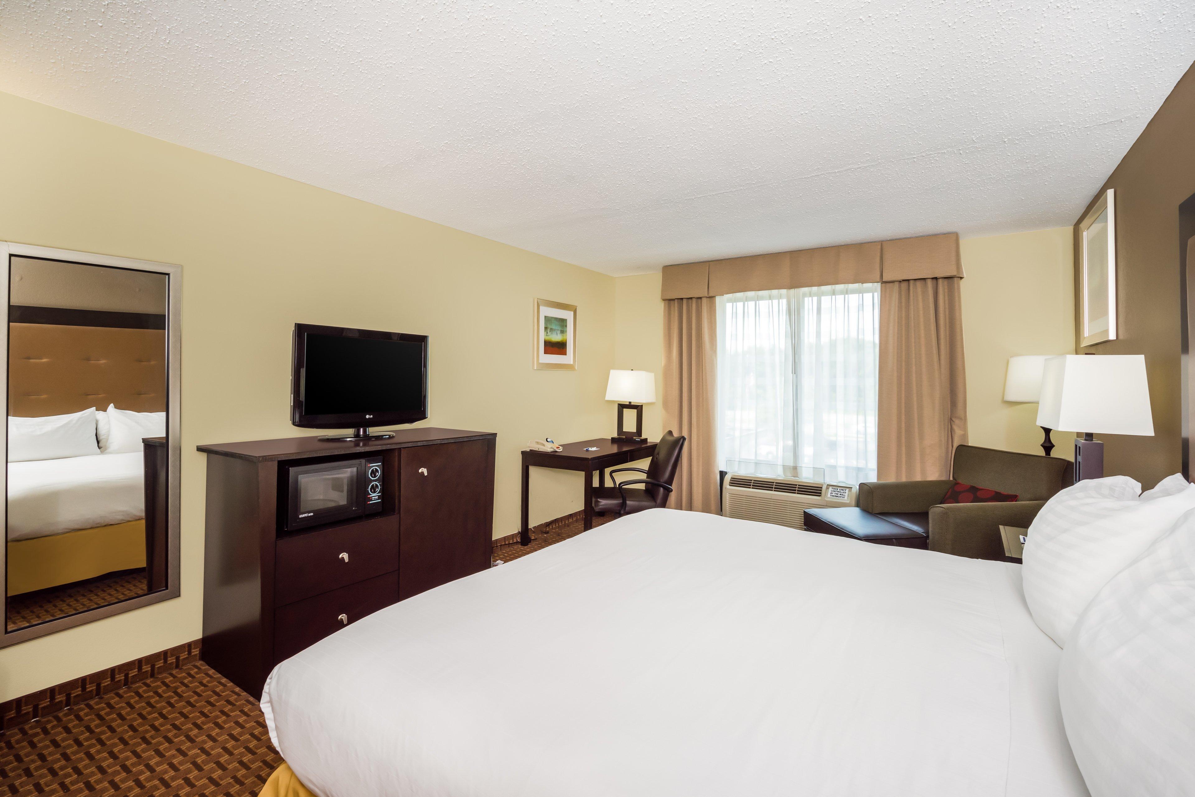 Holiday Inn Express Hotel & Suites-North East By Ihg Exterior photo