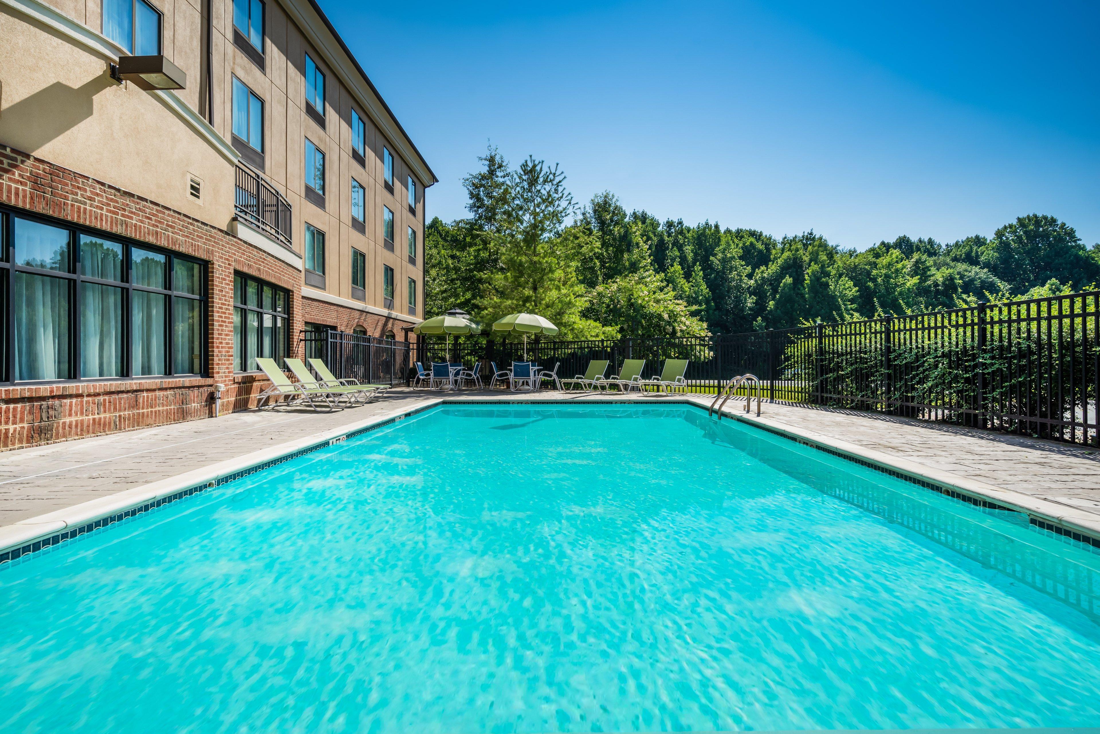 Holiday Inn Express Hotel & Suites-North East By Ihg Exterior photo