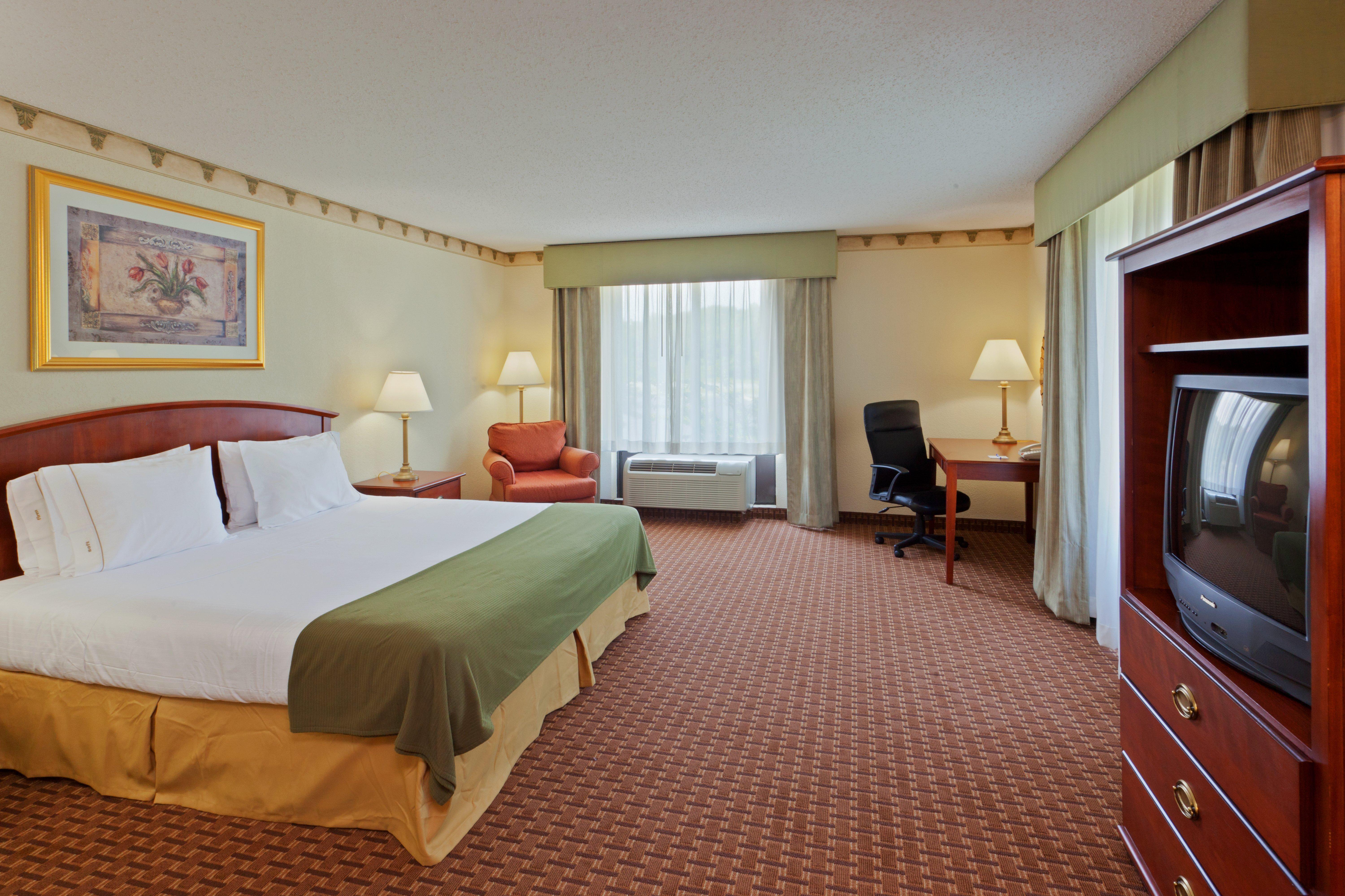 Holiday Inn Express Hotel & Suites-North East By Ihg Exterior photo