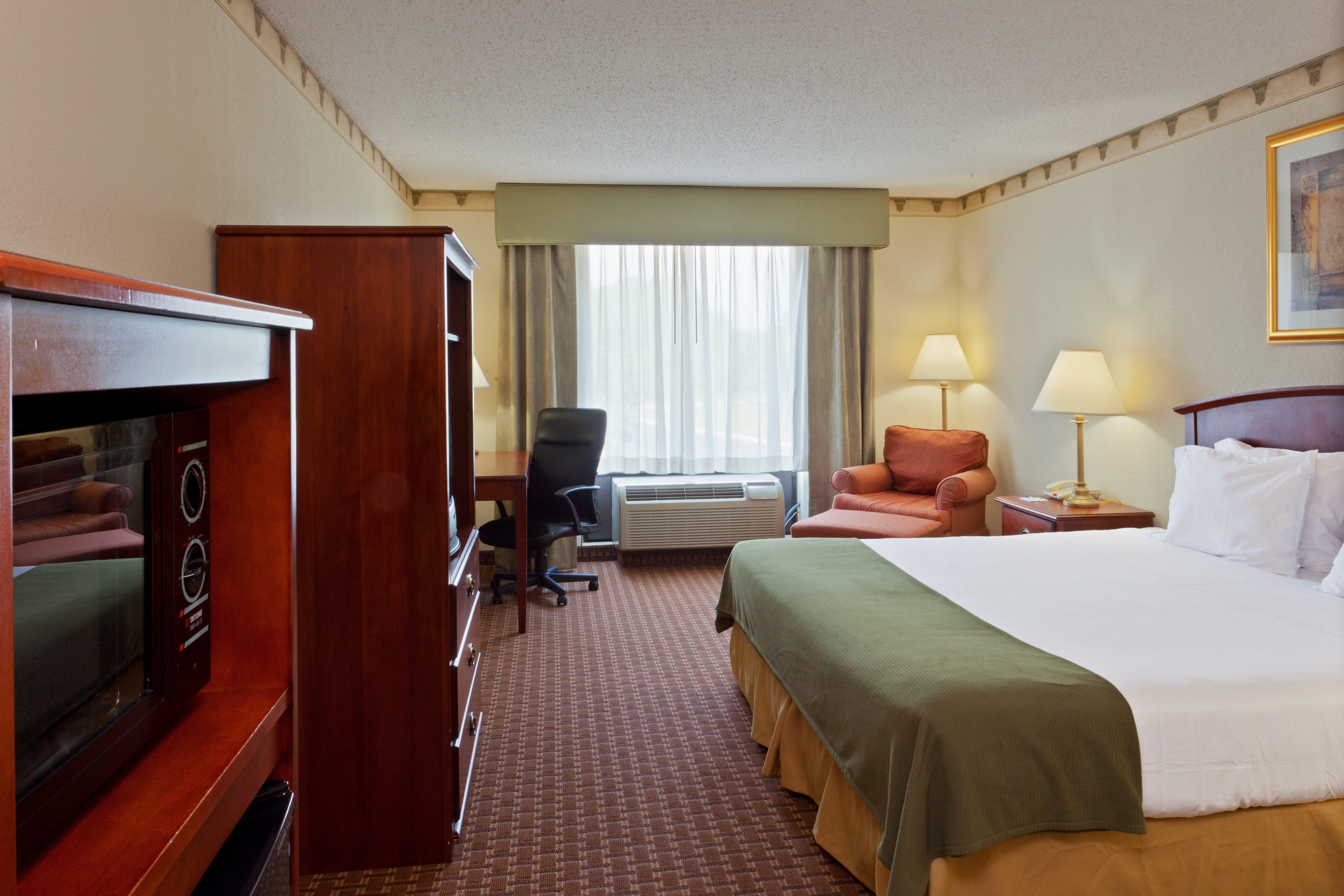Holiday Inn Express Hotel & Suites-North East By Ihg Exterior photo