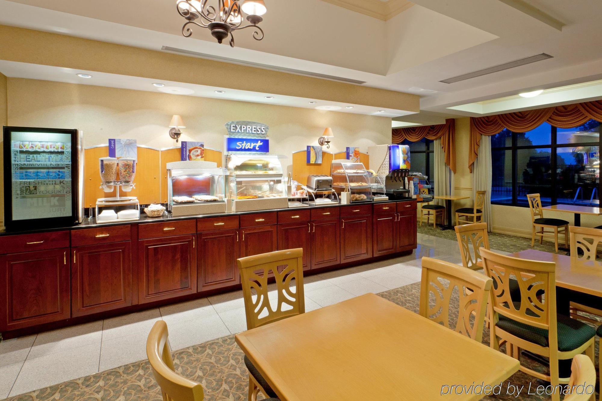 Holiday Inn Express Hotel & Suites-North East By Ihg Restaurant photo
